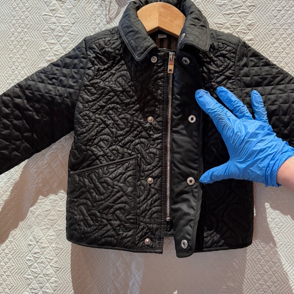 Kids Burberry Black with Trademark Plaid Quilted Jacket Size 2Y - Picture 5 of 16